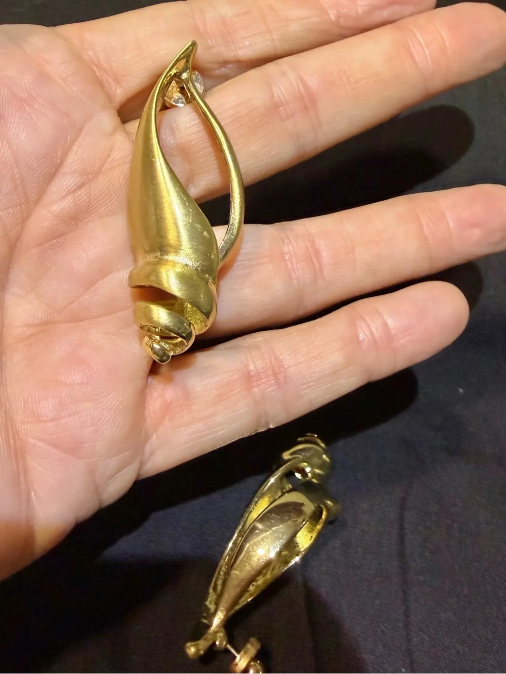 NWOT Gold Tone Sculptural Freeform Seashell Pierced Earrings